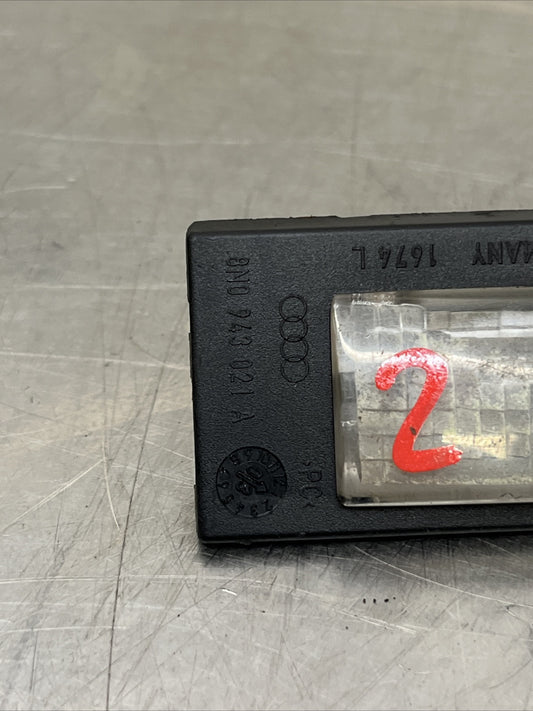1x GENUINE AUDI TT MK1 03-06 LEFT N/S REAR NUMBER PLATE LIGHT 8N0943021A