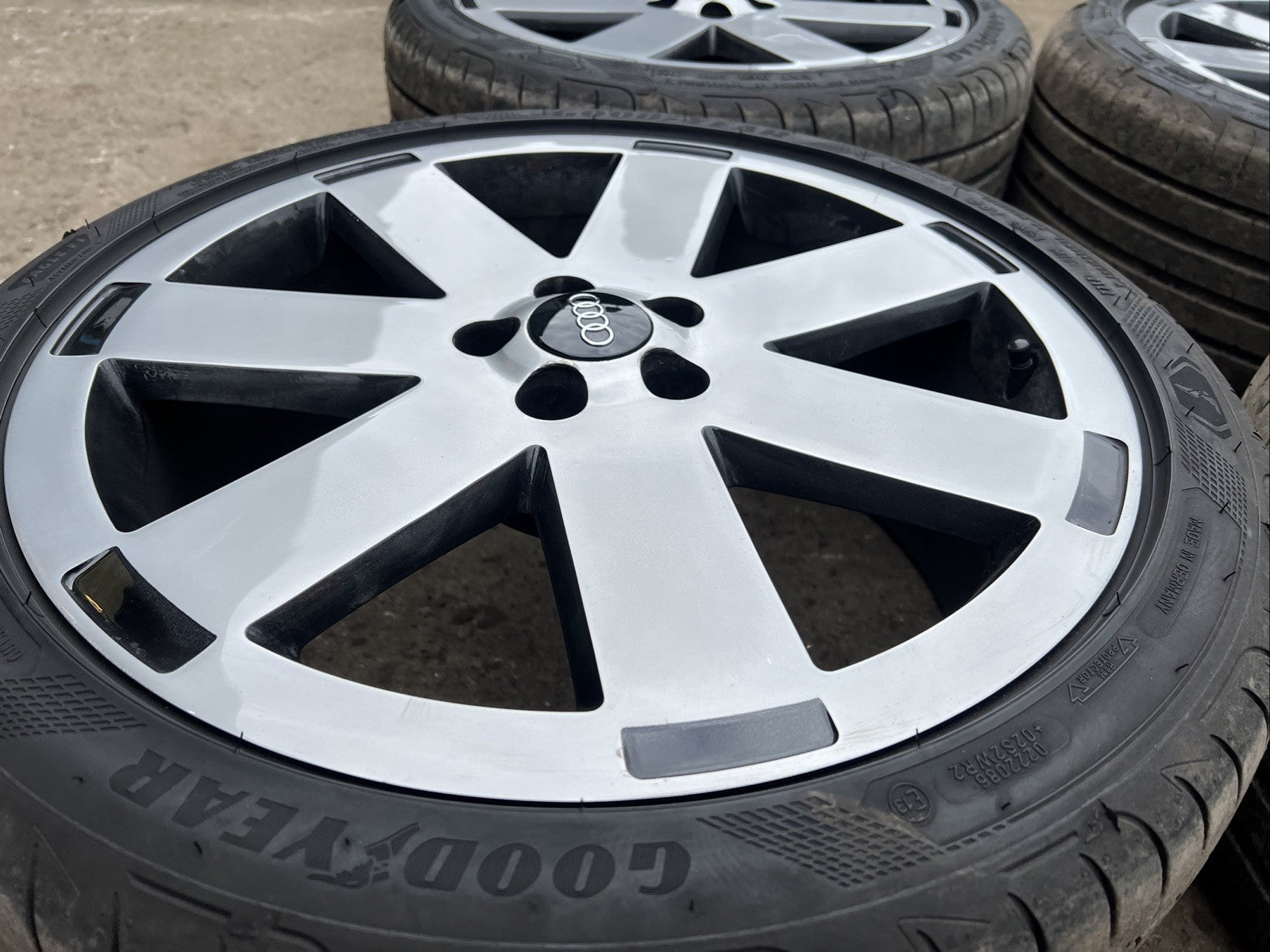 Audi TT MK1 2003 3.2 V6 5x100 18" Alloy Wheels & Tyres Set Grey TT61