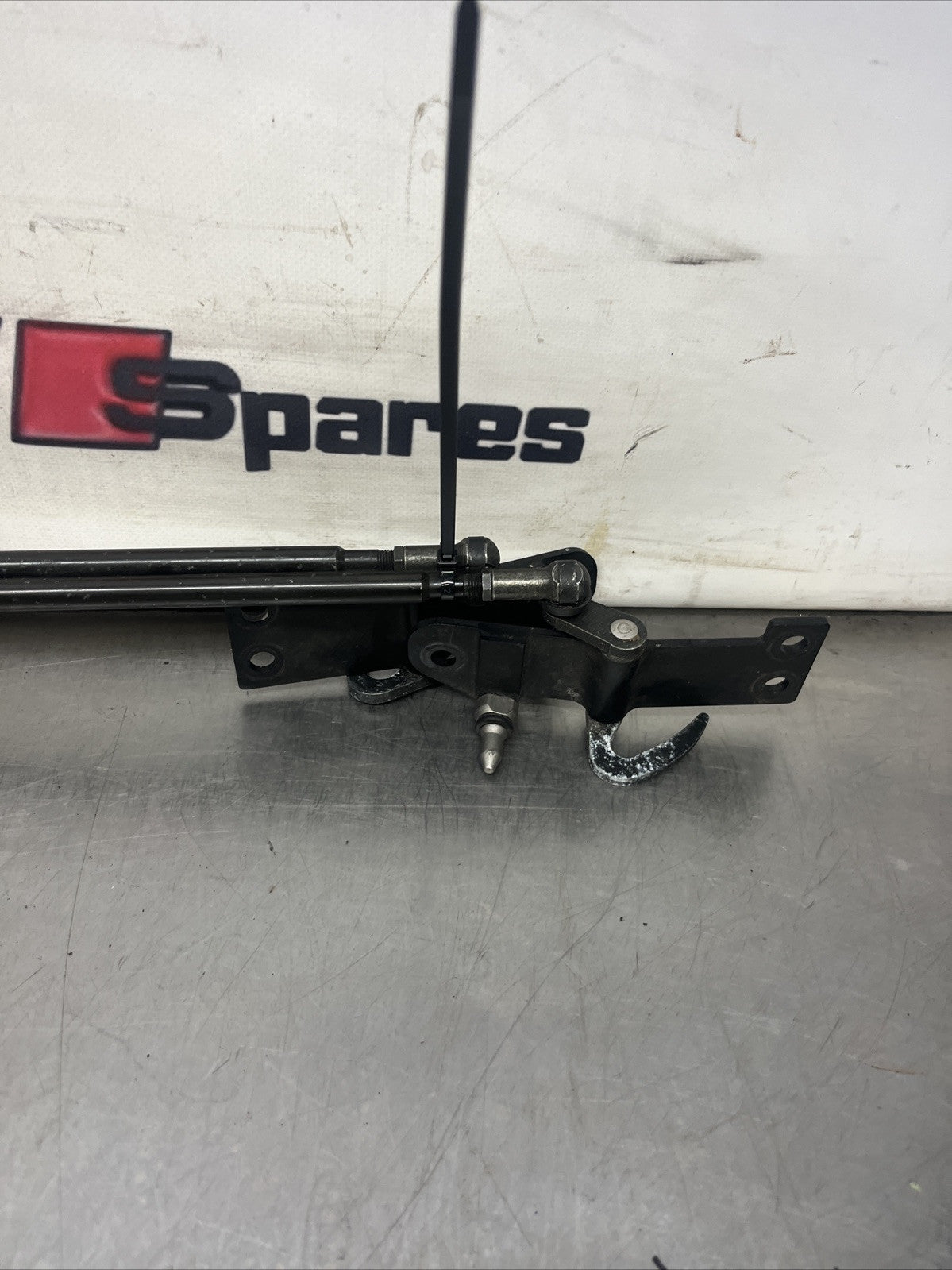 Audi TT Mk1 98-06 8N Roadster Soft Top Hood Roof Shut Latch Catch Lock & Handle