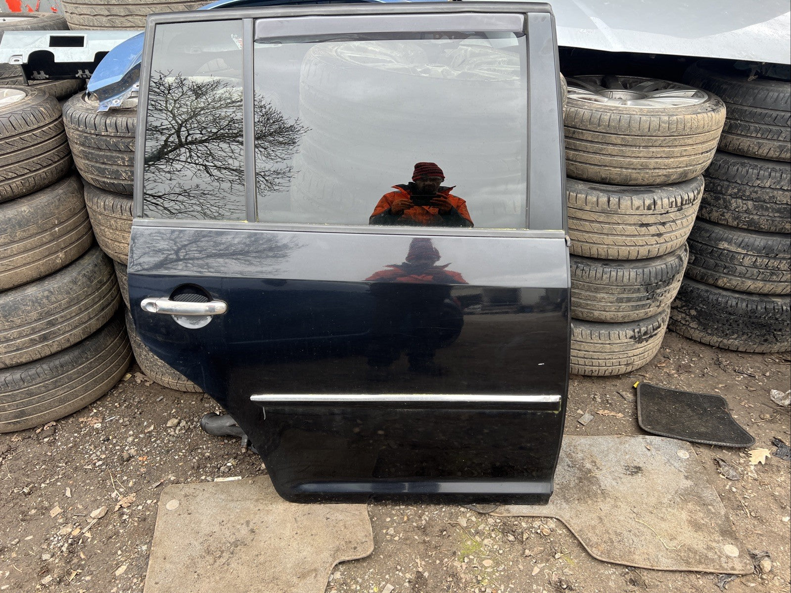 VOLKSWAGEN TOURAN 1T (2012) DRIVERS SIDE REAR DOOR IN BLACK