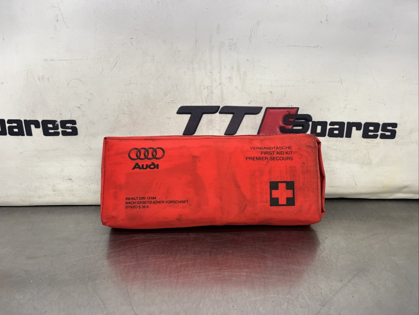 AUDI TT MK1 8N 1998 - 2006 GENUINE FIRST AID KIT - 8N0 860 282