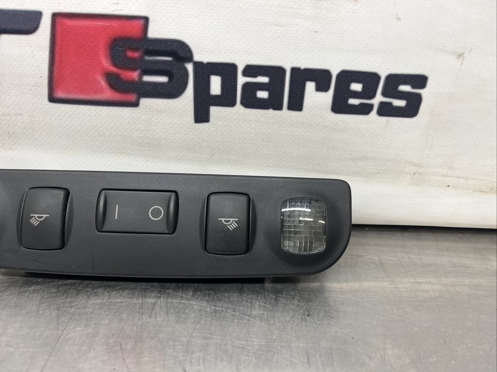 Audi TT Mk1 8N - Roadster, Black Front Interior Light 8N7947111 - Used