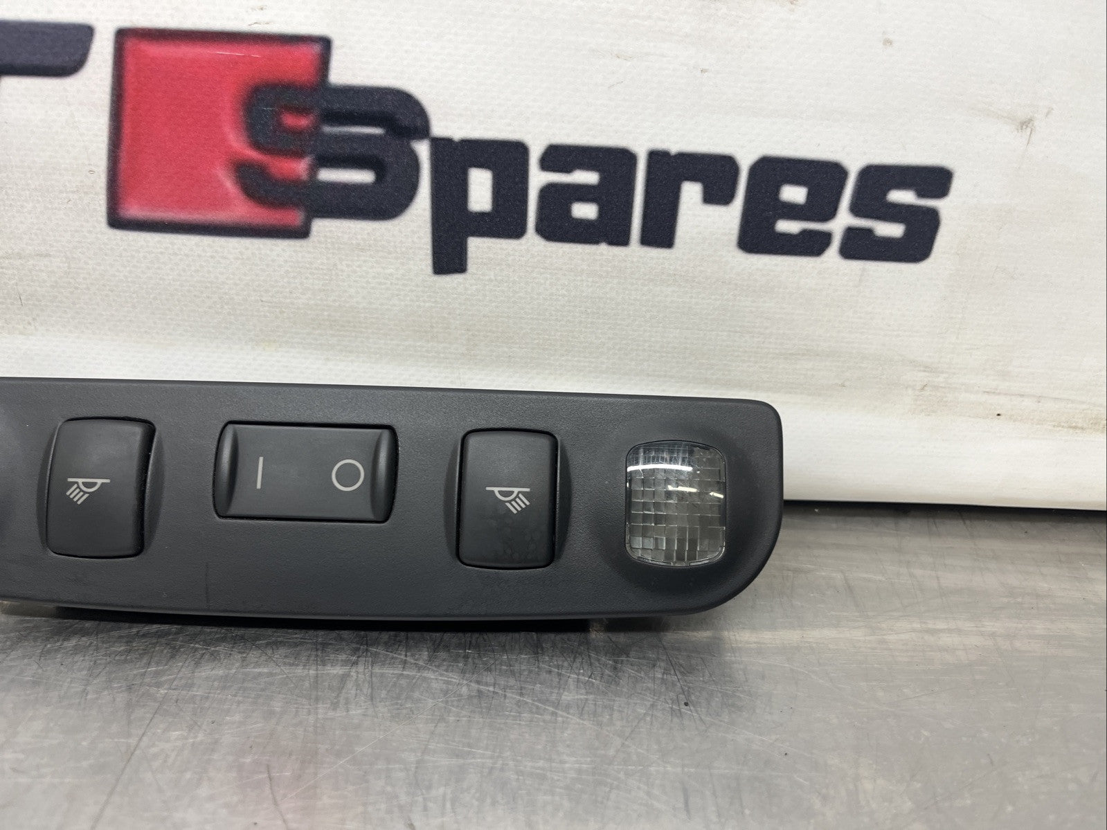 Audi TT Mk1 8N - Roadster, Black Front Interior Light 8N7947111 - Used