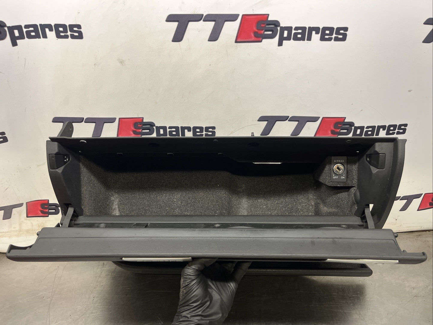 AUDI TT MK1 8N3 1.8T 225 QUATTRO GLOVE BOX COMPARTMENT BLACK