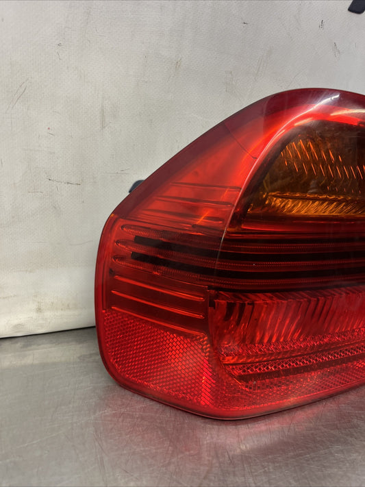 2004-2008 E90 PRE LCI BMW 3 SERIES REAR TAIL LIGHT LH PASSENGER SIDE 6937457