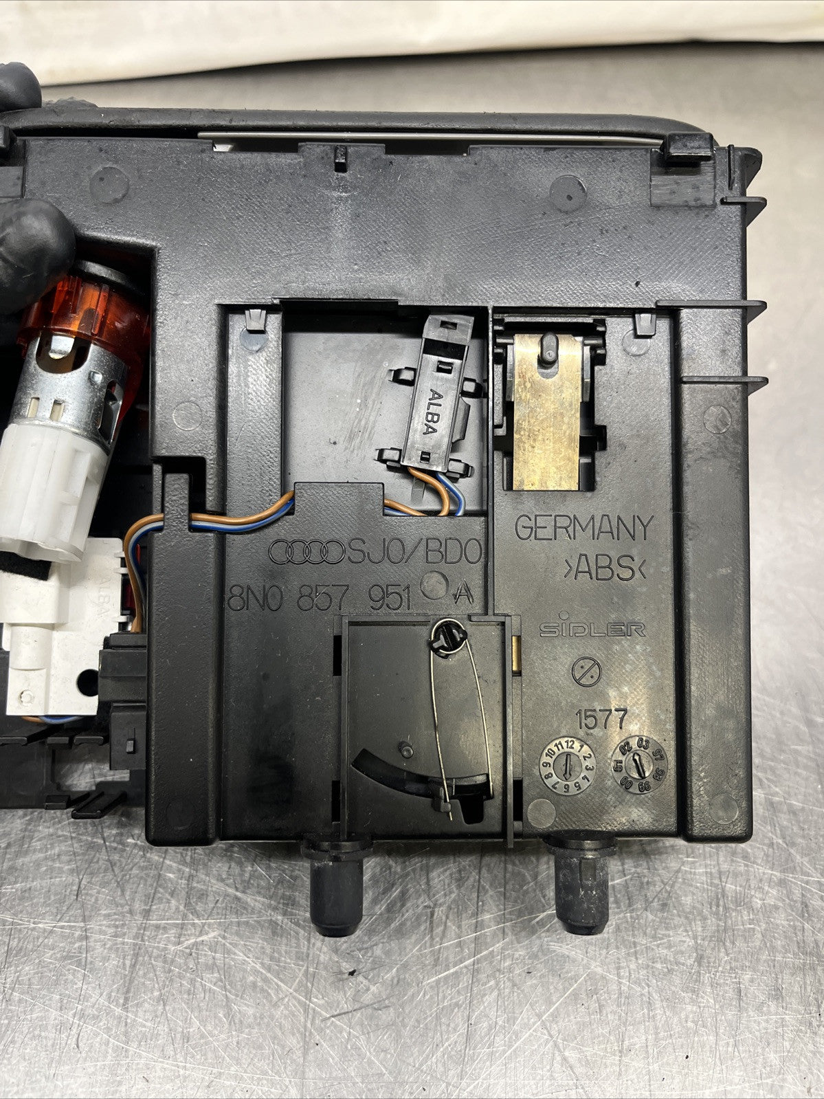 8N0857951 AUDI TT MK1 98-06 8N CENTRE CONSOLE ASHTRAY BLACK 