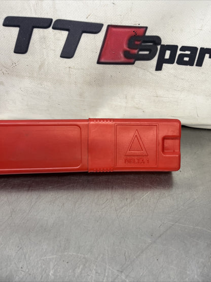 AUDI TT 8N MK1 98-06 REAR BOOT HAZARD WARNING TRIANGLE 8D9860251B