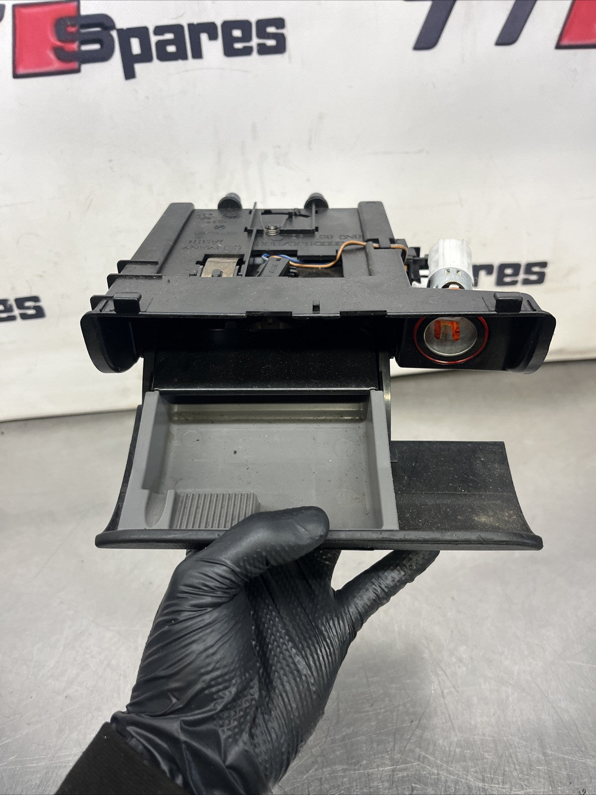 8N0857951 AUDI TT MK1 98-06 8N CENTRE CONSOLE ASHTRAY BLACK 