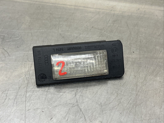 1x GENUINE AUDI TT MK1 03-06 LEFT N/S REAR NUMBER PLATE LIGHT 8N0943021A