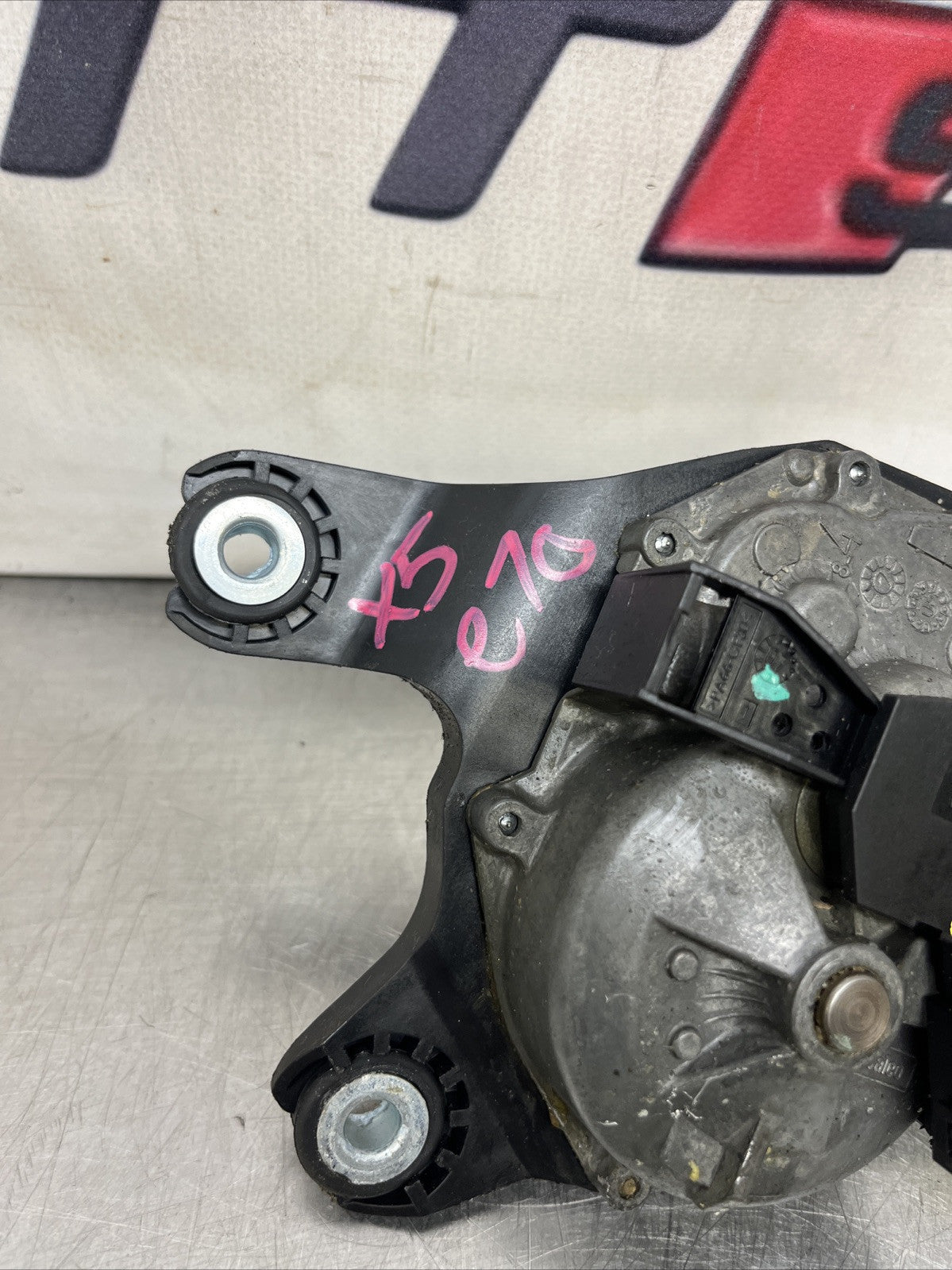 6942165 05 WS00001221 BMW X5 Series E70 Wiper Mechanism Motor Linkage FIRST  VAL