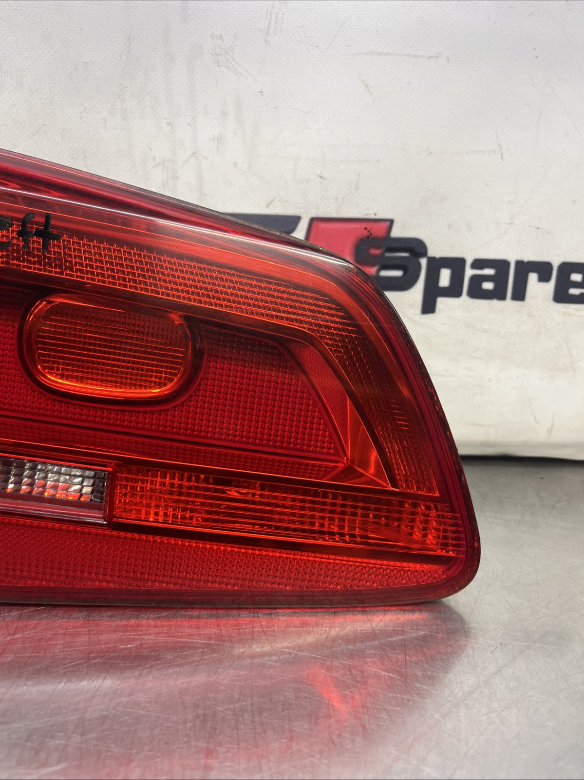 VOLKSWAGEN TOURAN TAIL LIGHT INNER REAR LEFT PASSENGER SIDE MK1 1T3 2011
