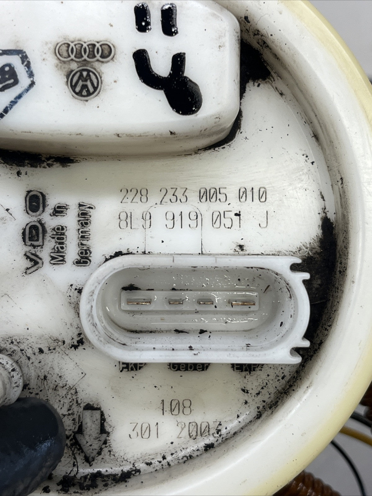 Audi TT Mk1 98-06 QUATTRO☆Electric Fuel Pump☆8L9919051J☆FREE TRACKED P&P 