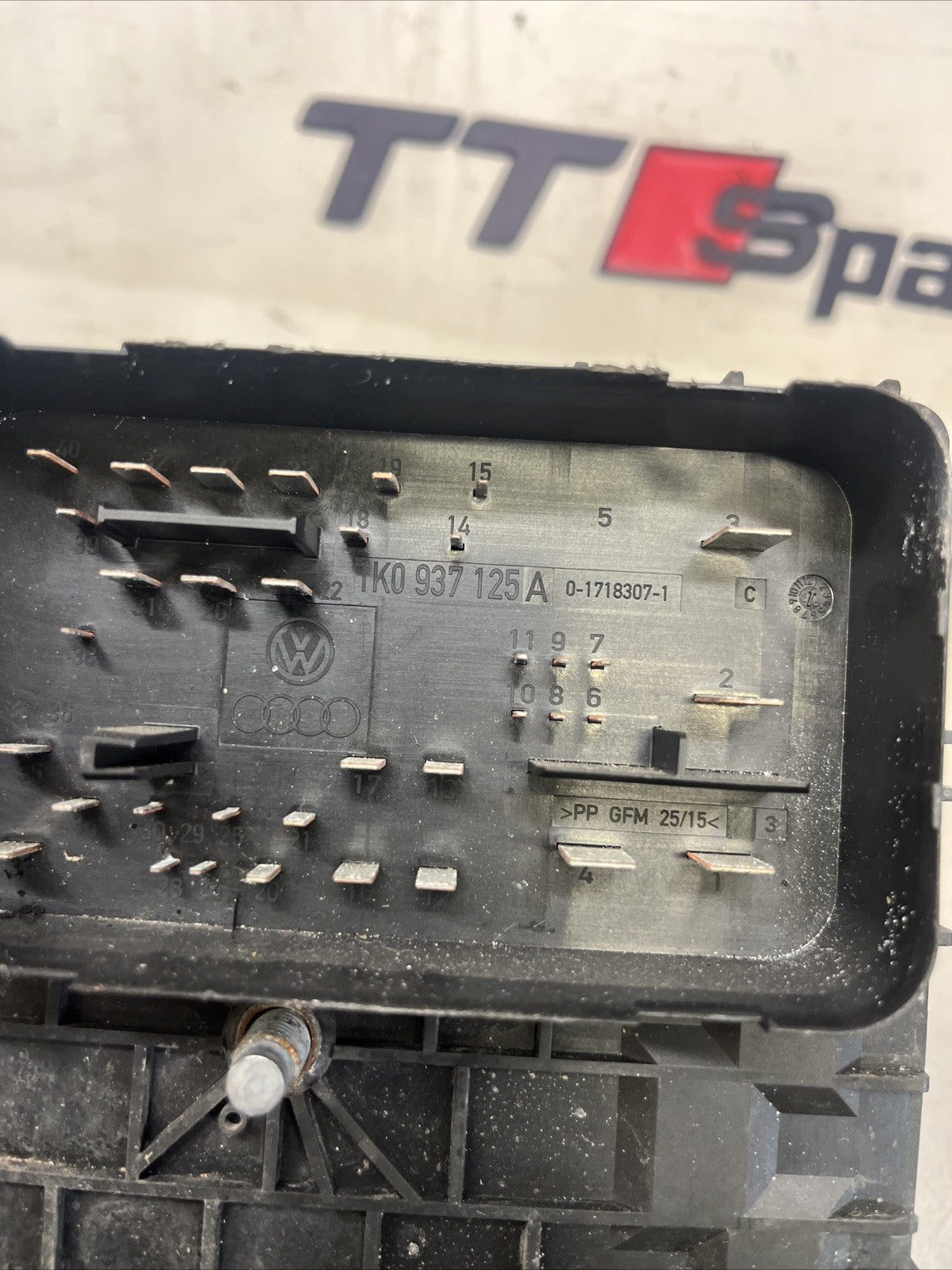 2009 VW GOLF MK5 1.9 TDI POWER BOARD FUSE BOX 1K0937125A #9
